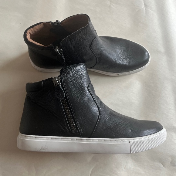 Kenneth Cole Gentle Souls Carter Leather Mid Top Cushioned Comfy Black Sneakers - Picture 3 of 12